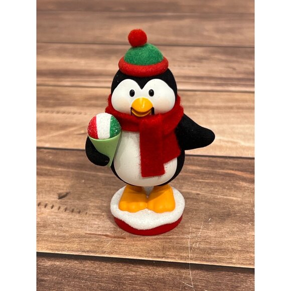 2010 HALLMARK KEEPSAKE ORNAMENT QX8326 "SNOW" HAPPY TO SERVE PENGUIN NUTCRACKER - Picture 1 of 9